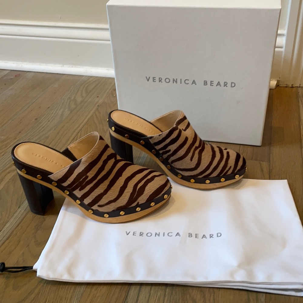 Veronica Beard Grita Clogs calf hair tiger print size 7.5